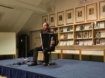 Harmonikar Marko Hatlak na OŠ dr. Pavla Lunačka v Šentrupertu