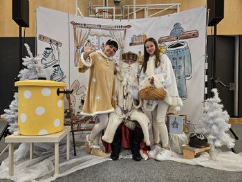 Praznična predstava in obisk dedka Mraza na Trebelnem in v Mokronogu