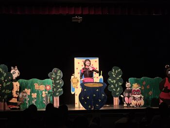 Predstava Mojca Pokrajculja navdušila 