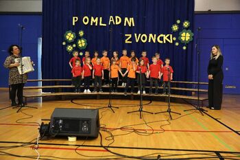 Otroci iz Mokronoga in Trebelnega zapeli na reviji najmlajših pevskih zborov
