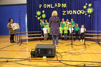 Otroci iz Mokronoga in Trebelnega zapeli na reviji najmlajših pevskih zborov