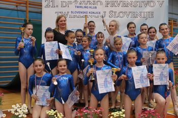 6 odličij za konjiške twirlerke