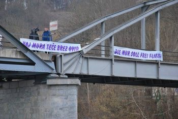 Muzej norosti: Filmski večer za reko Muro