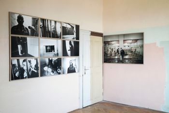 Muzej norosti: vodstvo po razstavi in pogovor s fotografom Simonom Changom