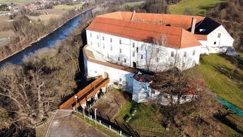 Varuh človekovih pravic bo podelil priznanja Muzeja norosti