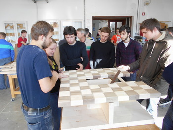 SODELOVANJE ŠOLE IN GOSPODARSTVA NA KOROŠKO PRIPELJALO PROGRAM LESARSKEGA TEHNIKA