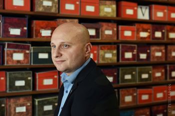 Dežela pridnih: JEZIK