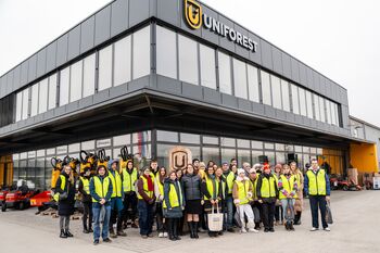 Raziskovanje poklicnih poti: obisk podjetja Uniforest Raziskovanje poklicnih poti: obisk podjetja Uniforest