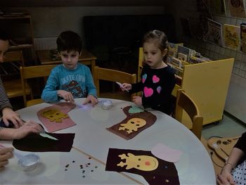 Ura pravljic in ustvarjalna delavnica