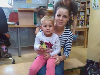 Ura pravljic in ustvarjalna delavnica 