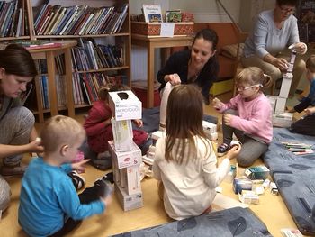 Ura pravljic in ustvarjalna delavnica