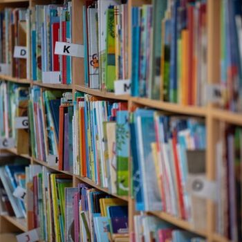 Podaljšan delovni čas Knjižnice Dvor