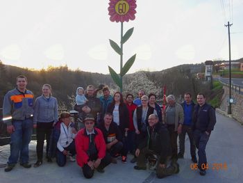 Konjerejci svoji članici za 60. jubilej postavili mlaj