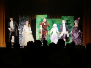 OBUTI MAČEK NAVDUŠIL STARO IN MLADO