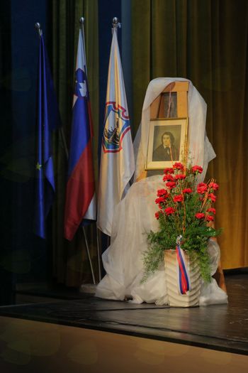 V POKLON SLOVENSKI KULTURI