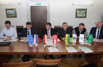 Podpis partnerskega dogovora za kakovostno pitno vodo