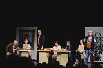 PESNIKOVA ŽENA PRIHAJA, gledališki abonma in izven