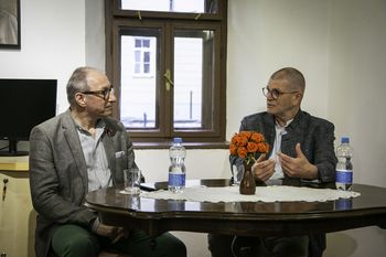 "Vse poti vodijo skozi knjige" – pogovor z dr. Miho Kovačem, Schwentnerjevim nagrajencem za leto 2023