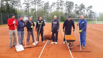 Priprava tenis igrišč na Polzeli