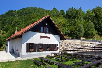 Obnova sanitarij v Planinskem domu v Marija Reki