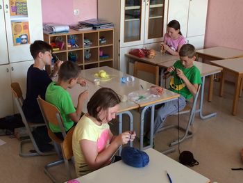 Pletli in kvačkali so učenci  4. c  POŠ Tabor