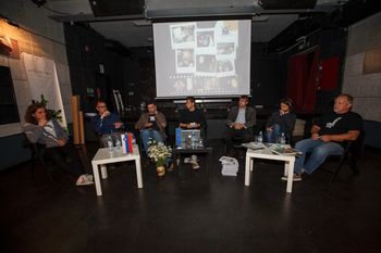 Okrogla miza Na še ducat Kompleksov Okrogla miza Na še ducat Kompleksov