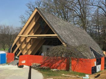 Dela pri prenovi Poslovilne vežice Brdo so tik pred zaključkom