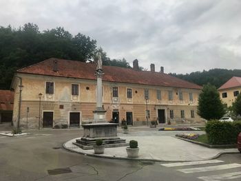 Sanacija strehe Pungartnikove hiše