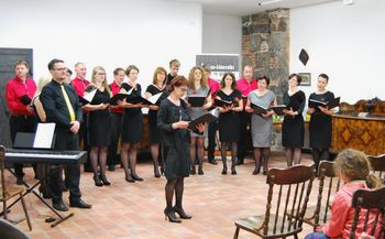 S pesmijo delimo veselje, radost in dobro voljo med ljudi!