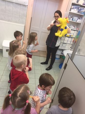 ZOBNA MIŠKA IN SESTRA ADELINA