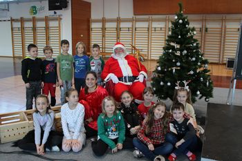 Šolska proslava v počastitev državnega praznika  DNEVA SAMOSTOJNOSTI IN ENOTNOSTI s prireditvijo »Otroci pojejo slovenske pesmi in se veselijo.«