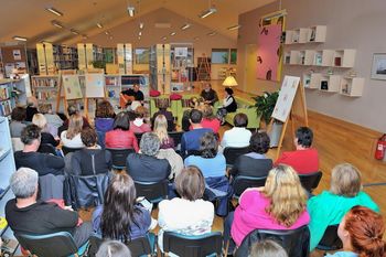 Pogovorni večer s patrom Karlom Gržanom v preboldski knjižnici