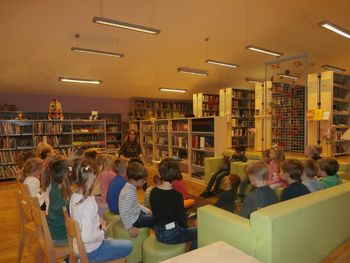 Prvošolci v Občinski knjižnici Prebold