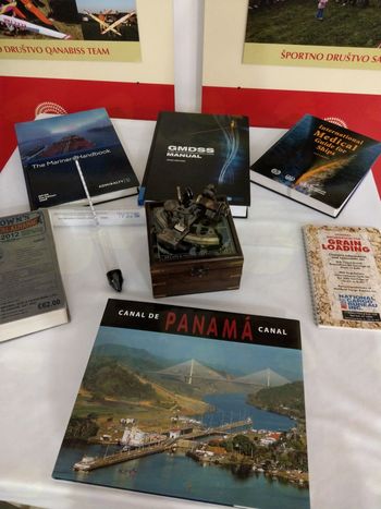 Urška Veber: DOBRODOŠLI NA KROVU – življenje in delo na ladji