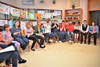 SOŽITJE in ŽALSKA KNJIŽNICA na zadnjem druženju s pravljico to sezono