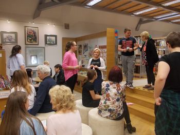 Medgeneracijsko srečanje bralne skupine Mravljice in učencev OŠ Polzela