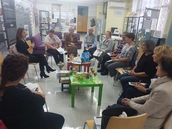 BREZ VOZOVNICE V SVET je naslov nove sezone študijsko bralnih druženj v sodelovanju Medobčinske splošne knjižnice Žalec in UPI Ljudske univerze Žalec