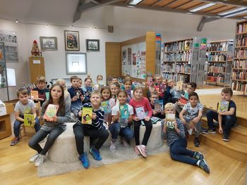 Četrtošolci obiskali knjižnico na Komendi