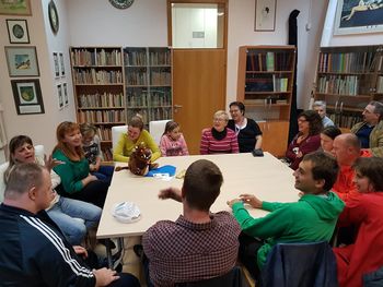 V sožitju s SOŽITJEM iz Žalca začeli novo sezono druženja z zgodbami v žalski knjižnici