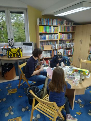 Pravljična urica v Občinski knjižnici Tabor