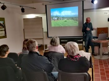 S Francijem Horvatom na Baliju v Občinski knjižnici Polzela