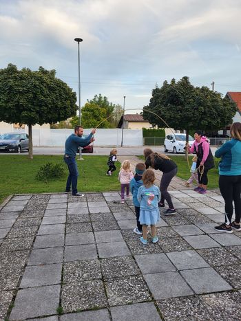 S pravljico do čudežne rože