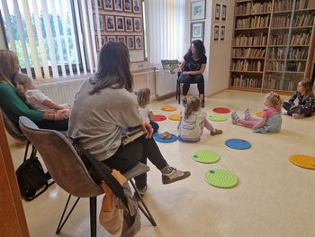 Pravljična ura v Občinski knjižnici Žalec