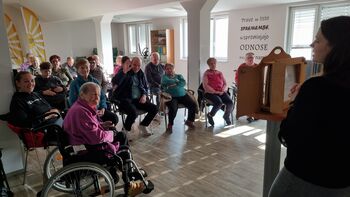 Sneguljčica, Videk in kitara na bralnem srečanju v Domu Nine Pokorn Grmovje