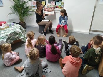 Božičkova pravljica v Občinski knjižnici Tabor