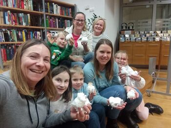 V Občinski knjižnici Polzela prisluhnili pravljici