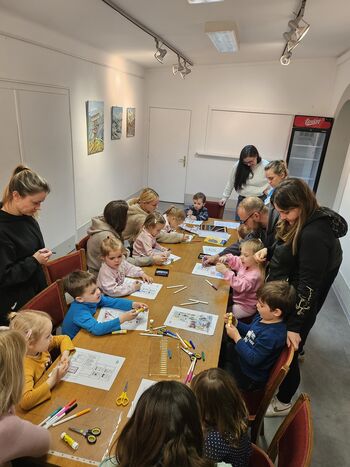 Pravljična ura z ustvarjalno delavnico v Grižah Pravljična ura z ustvarjalno delavnico v Grižah
