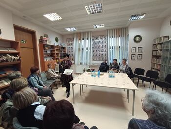 Obisk učenk UTŽO Žalec v domoznanskem oddelku Obisk učenk UTŽO Žalec v domoznanskem oddelku