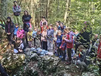 Raziskovalno-poučna pot: Po polhkovi poti do jame Škadavnice