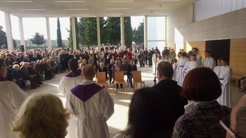 Molitve na grobovih most med nami in pokojnimi